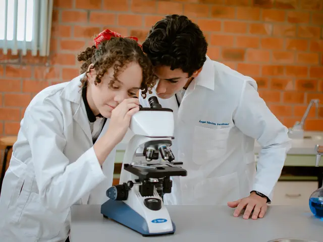Colegios UPAEP · Altum — Pequeños científicos en acción